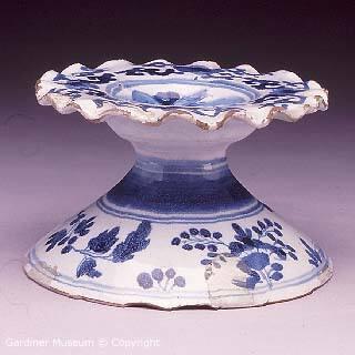 Footed saltcellar with chinoiserie designs