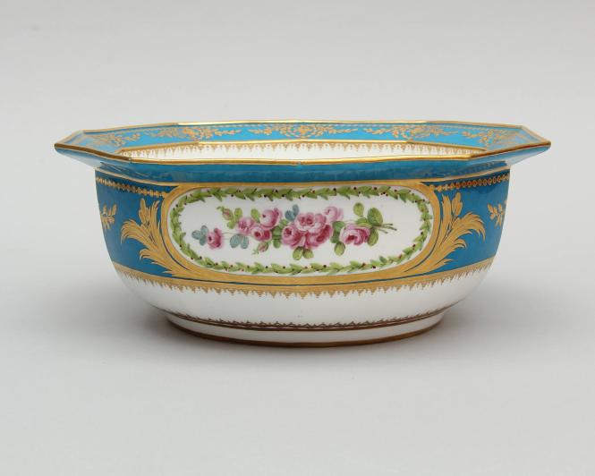 Mortar-Shaped Salad Bowl (Saladier à mortier) from the Archduke Ferdinand Service