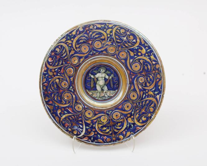 Broad-rimmed dish (tondino) with putto