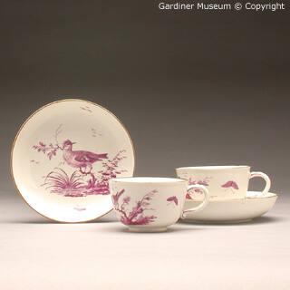 Pair of cups and saucers with ornithological pattern