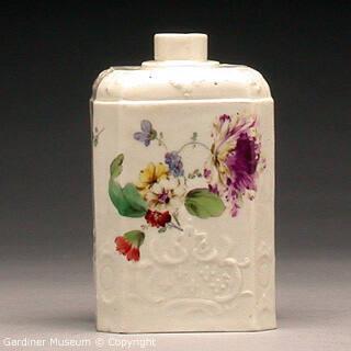 Tea caddy with moulded flowers