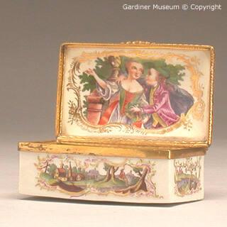 Snuffbox with churches and country houses