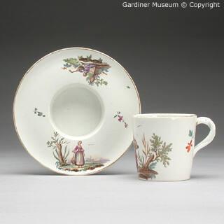 Trembleuse cup and saucer with musician