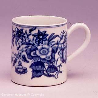 Mug with "The Three Flowers" pattern