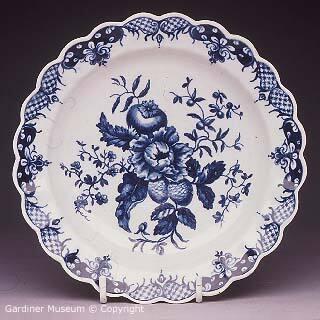 Dessert plate with "The Pine Cone" pattern