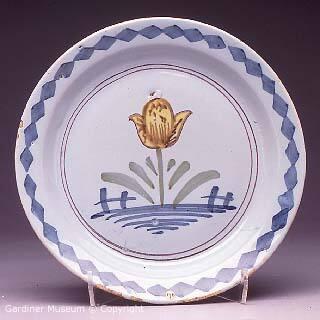 Small plate with tulip motif