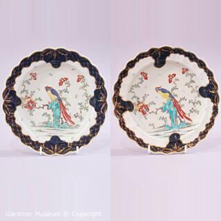 Pair of plates with the "Joshua Reynolds" pattern