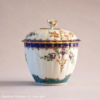 Sugar bowl and cover with Sèvres design