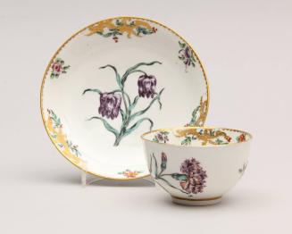 Tea bowl and saucer with flowers