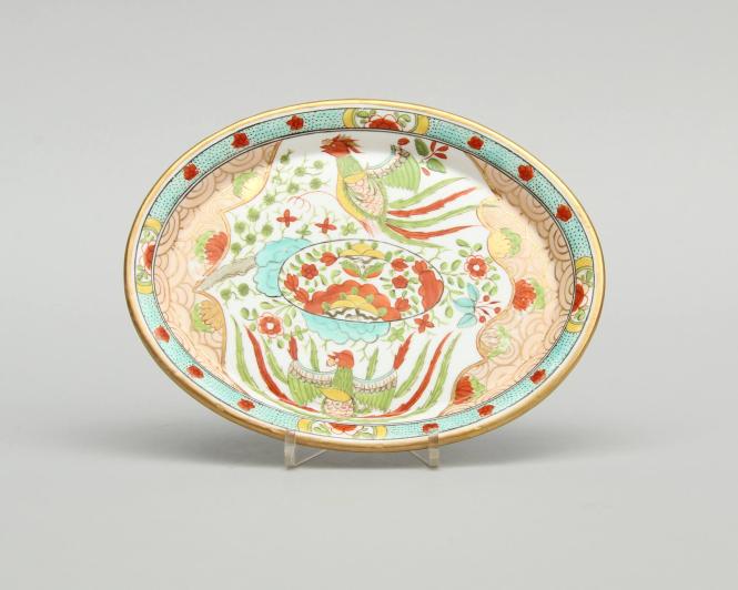 Teapot stand with chinoiserie pattern