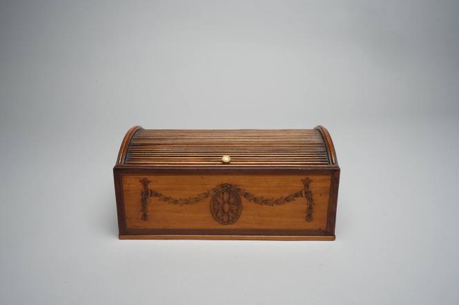 Tea Caddy with rolltop