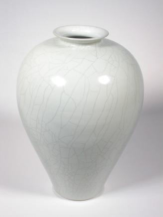 White Meiping Vase with Crackle Pattern