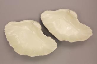 Pair of shell-form dishes