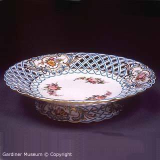 Pierced dessert compote with floral pattern