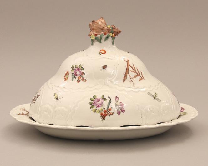 Covered oval entrée dish with four seasons motif