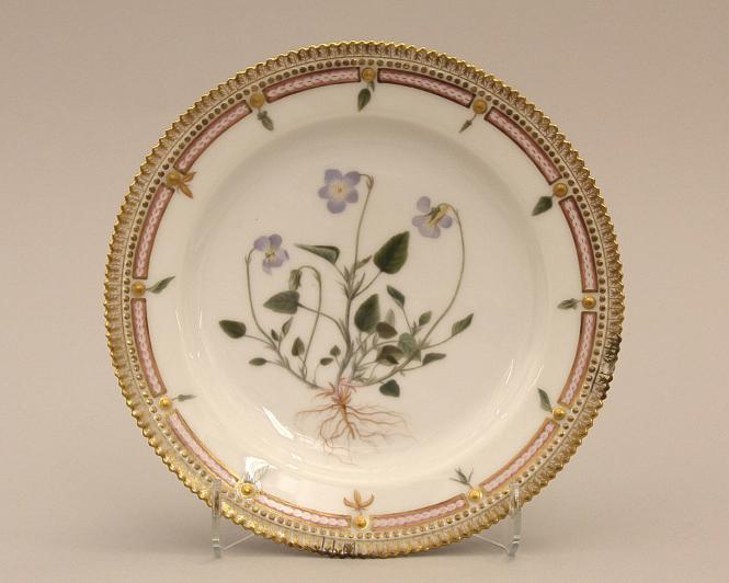 Plate in the 'Flora Danica' pattern with named botanical