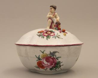 Ozier (basketweave) moulded bowl with putto finial