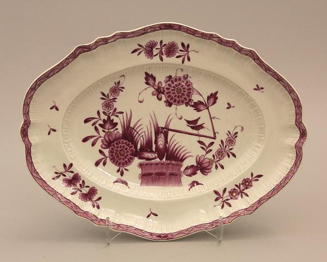 Oval platter with "Chrysanthemenemuster"