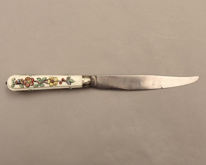 Knife handle with relief moulded design
