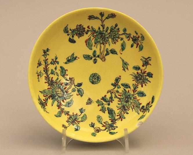 Saucer (soucoupe) with floral motif
