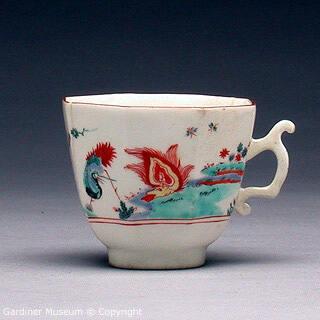 Octagonal cup with Kakiemon-type pattern
