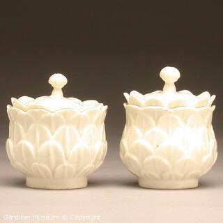 Pair of toilet pots of artichoke form